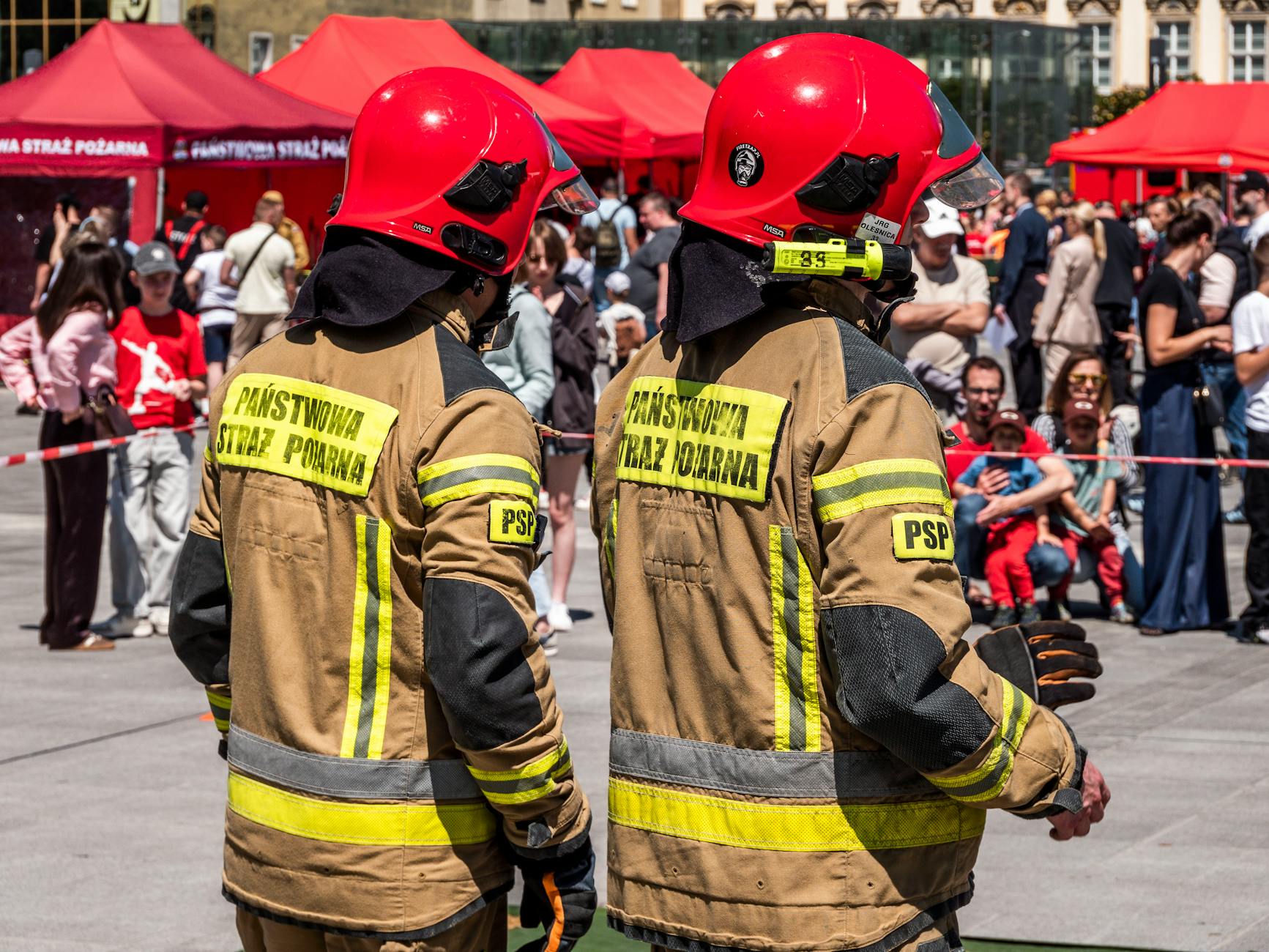 Plakat informacyjny o ofercie pracy w Rypińskim samorządzie dotyczącej bezpieczeństwa mieszkańców.
